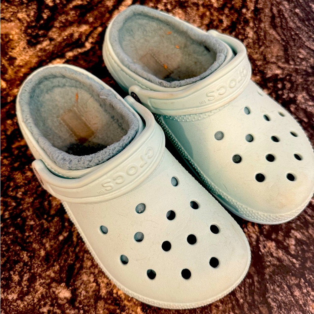 Crocs sea foam with fleece